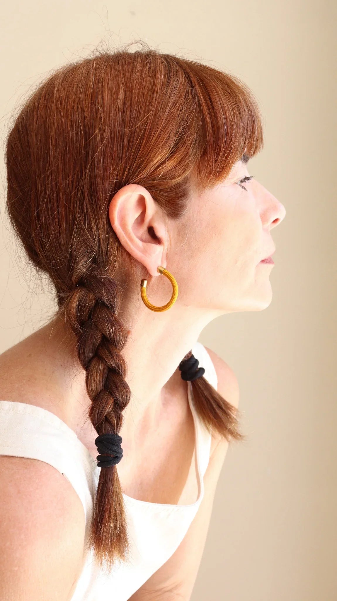 Joelle wearing hoops earrings in small gold from futurinow modern jewelry